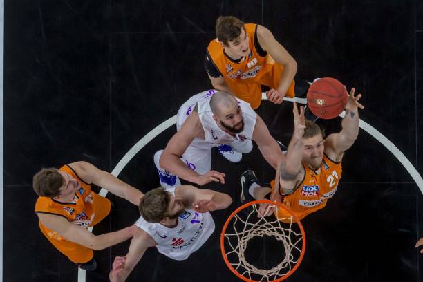 掉球等失误 掉球等失误