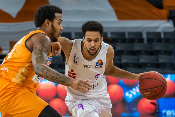 中脱颖而出 中脱颖而出