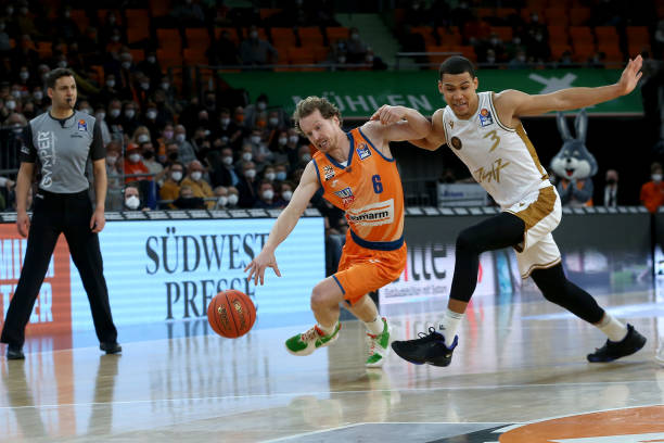 球员们必须 球员们必须